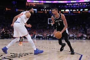 凯尔登：文班是联盟最佳球员 没人能像他一样在攻防两端统治比赛